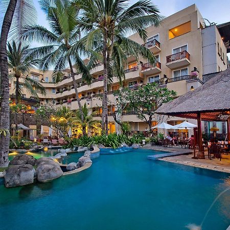 Kuta Paradiso Hotel Bagian luar foto The pool at the hotel