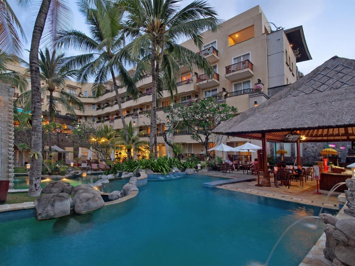 Kuta Paradiso Hotel Bagian luar foto The pool at the hotel